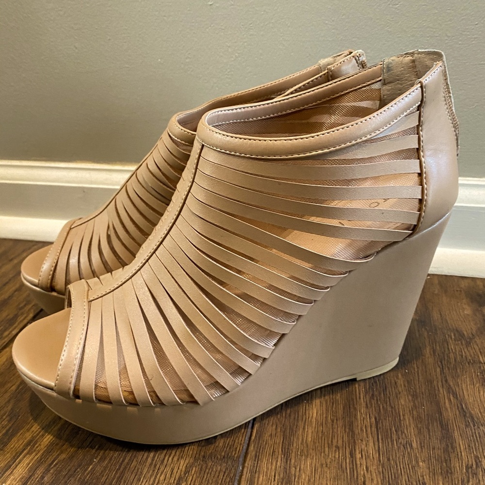 Torrid Size 11W Tan Wedge